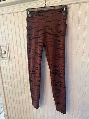 Beyond Yoga High Waisted midi Small Leggings